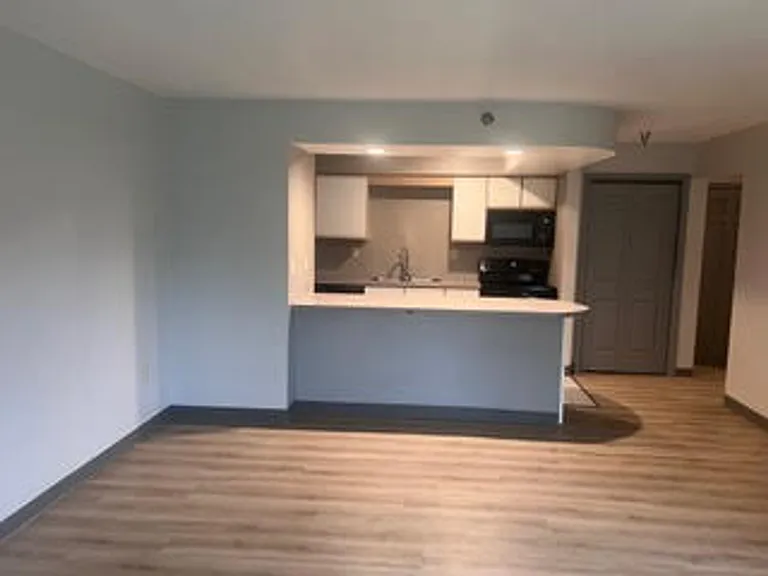 Pointe West Apartments — Photo 47