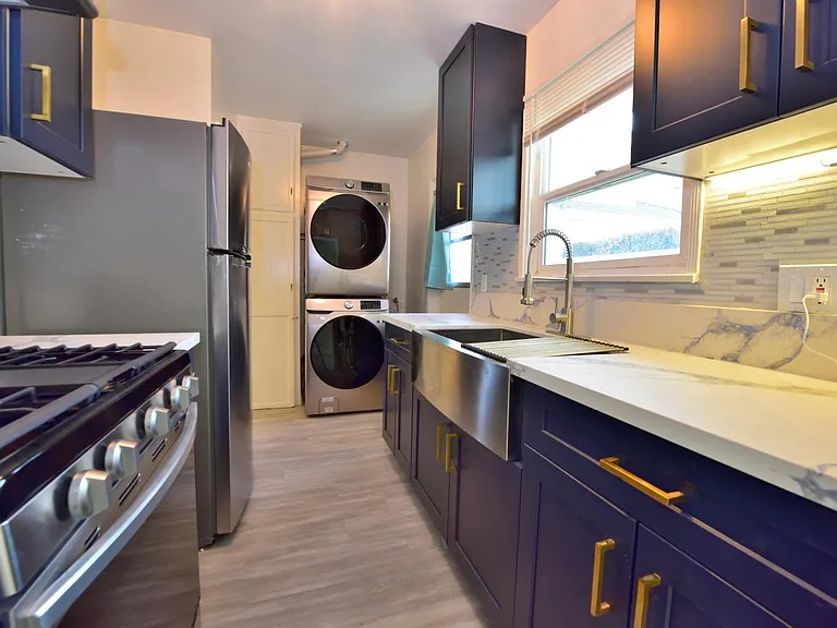 fully upgraded kitchen, in-unit washer dryer