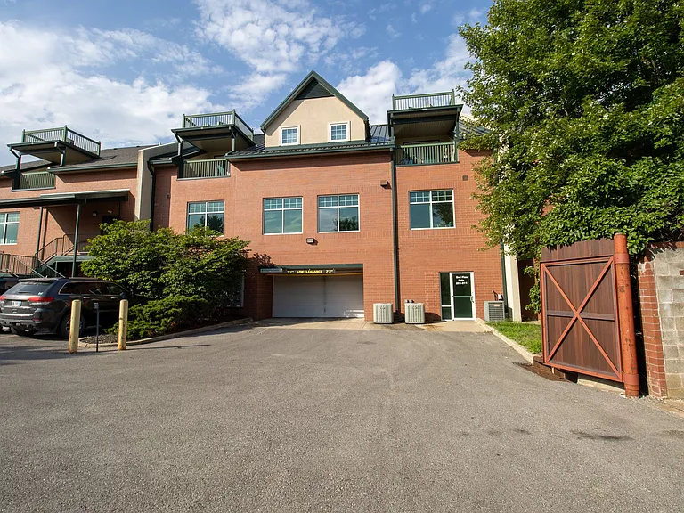 1101 Club Village Dr — Photo 3