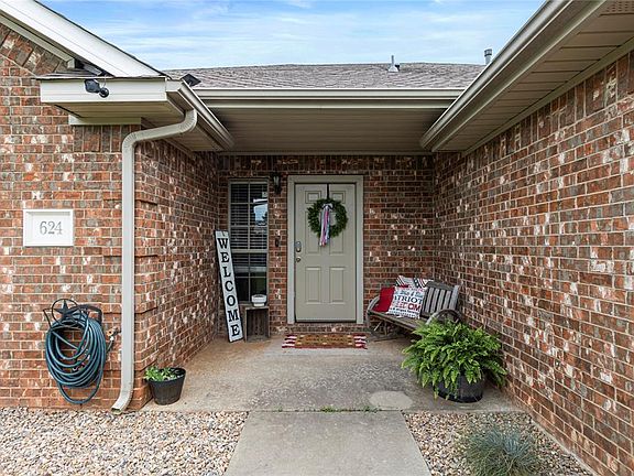 4th image of 624 E Greenwood Ln