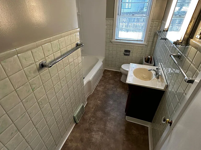 5005 Glenwood St — Photo 9