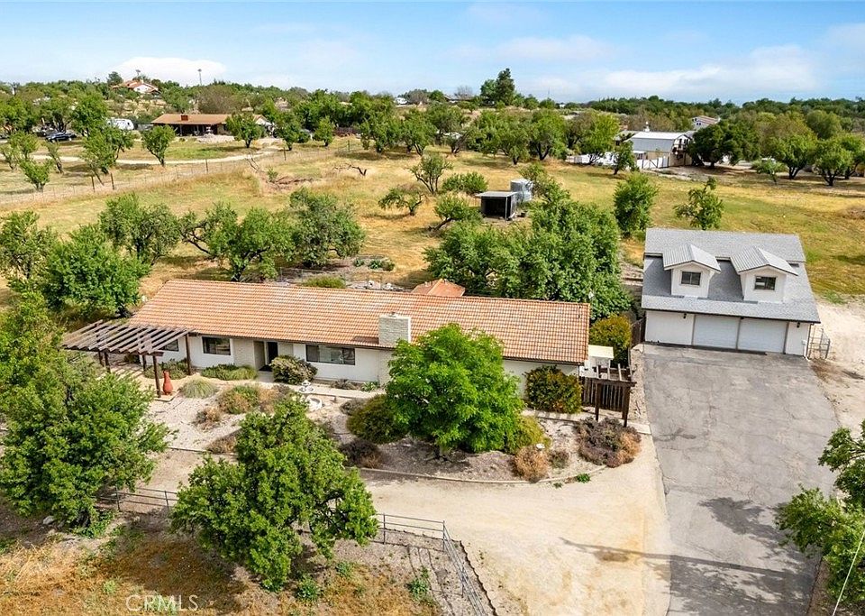 1st image of 390 Nacimiento Lake Dr