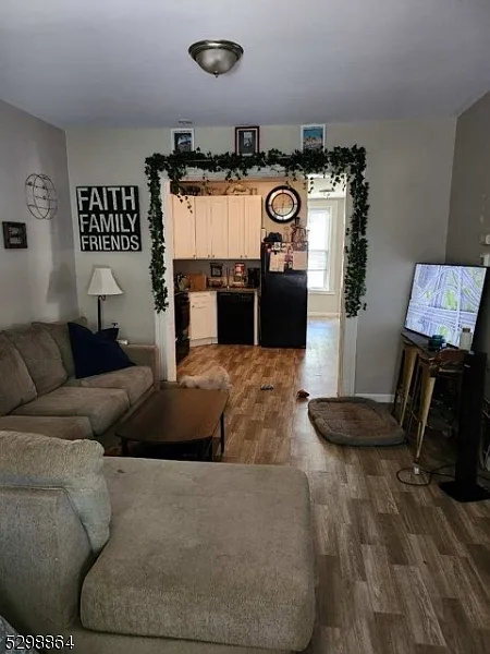 3 bed, 1.0 bath, $2,900 — Photo 3