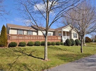 34 Middle St, Hendersonville, NC 28792