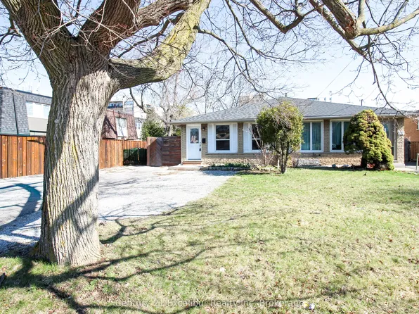881 Lawrence Rd, Hamilton, ON L8K 2A4