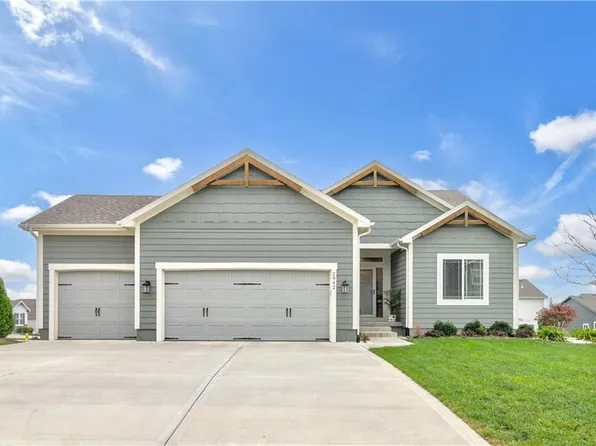2942 SW Arbor Tree Dr, Lees Summit, MO 64082