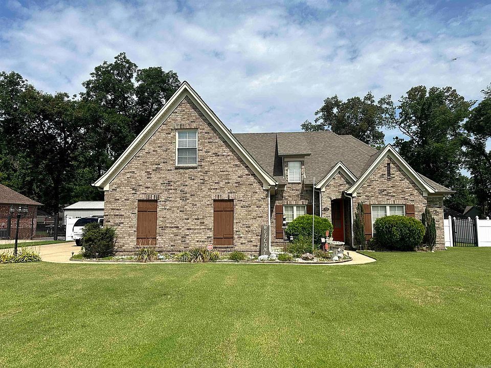 1st image of 610 E Crawford Dr