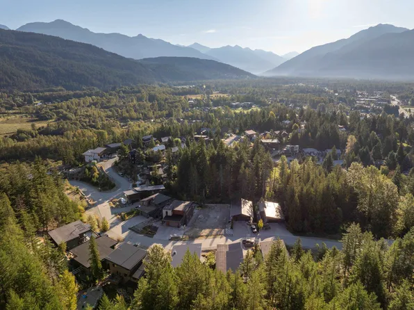 1317 Eagle Dr, Pemberton, BC V0N 2L1