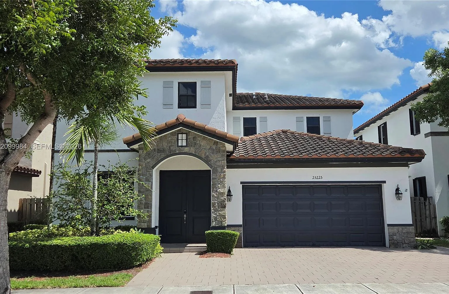 Coco Palm Estates — Photo 1
