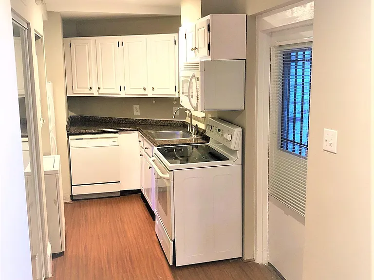 1730 New Hampshire Ave NW #8 — Photo 7