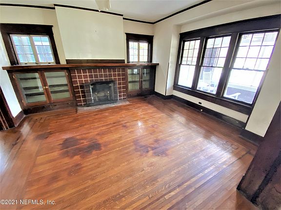 4th image of 3117 Oak St