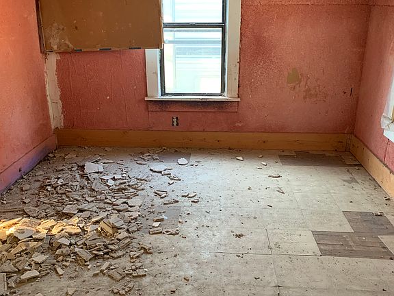 4th image of 704 N Palm St