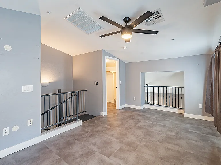 2773 S Bahama Dr — Photo 2