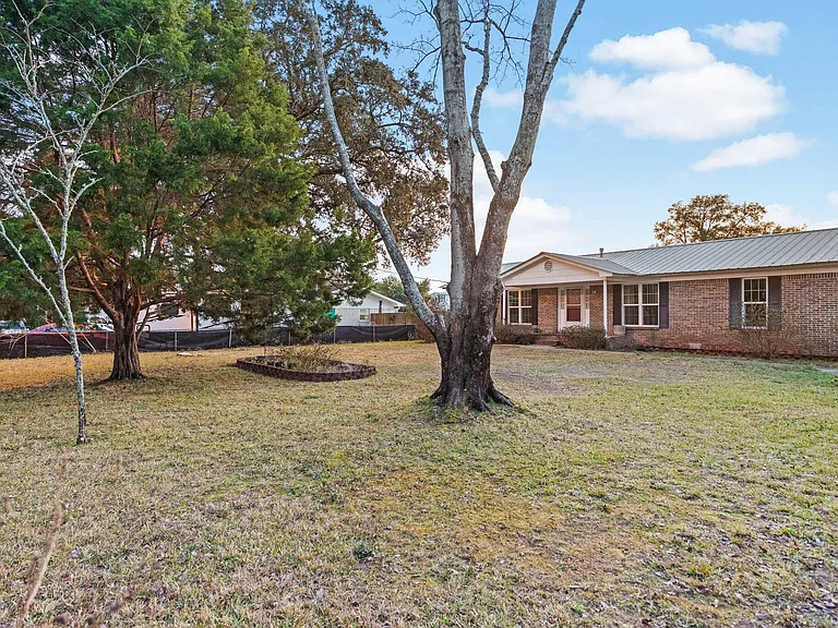 122 Beach Dr — Photo 49