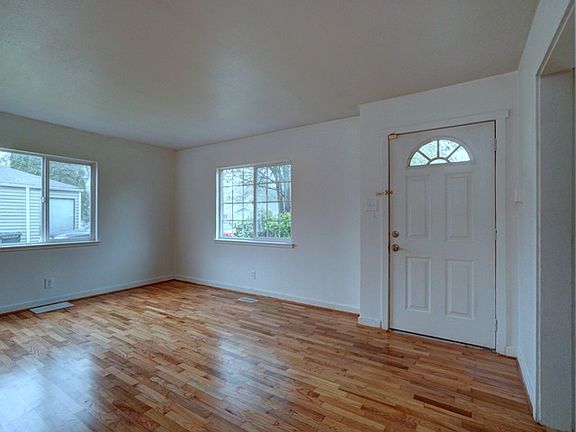2nd image of 1020 S Oxford St