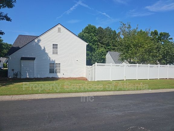 3rd image of 202 Woodland Way