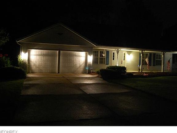 3rd image of 4431 Sir Robert Ave