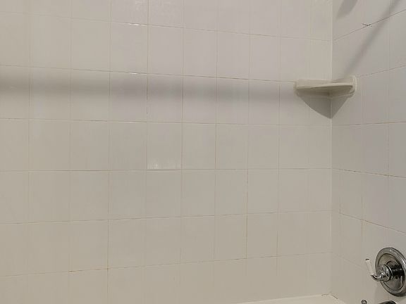 3rd image of 6710 N Lakewood Ave APT 3D