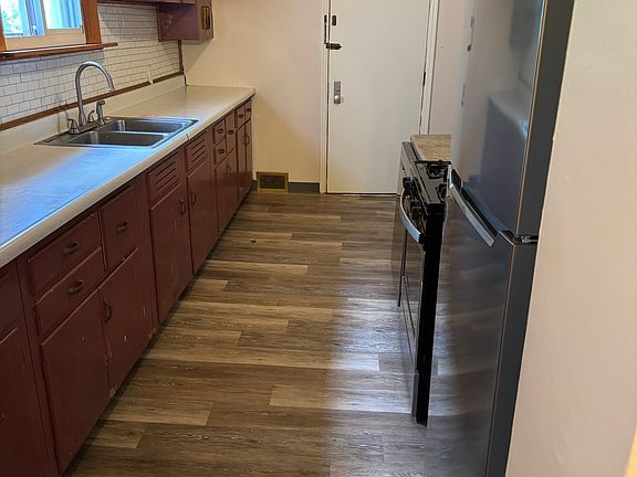 Kitchen, looking towards back door