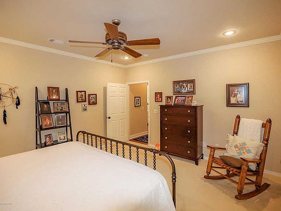 4th image of 30 Tiffany Ln