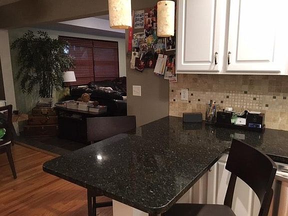 Eat-in kitchen via granite peninsula