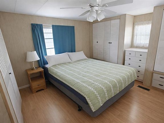 2nd image of 1600 N Old Coachman Rd #806