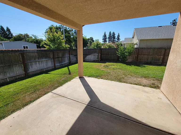 211 Danielson Ln — Photo 16