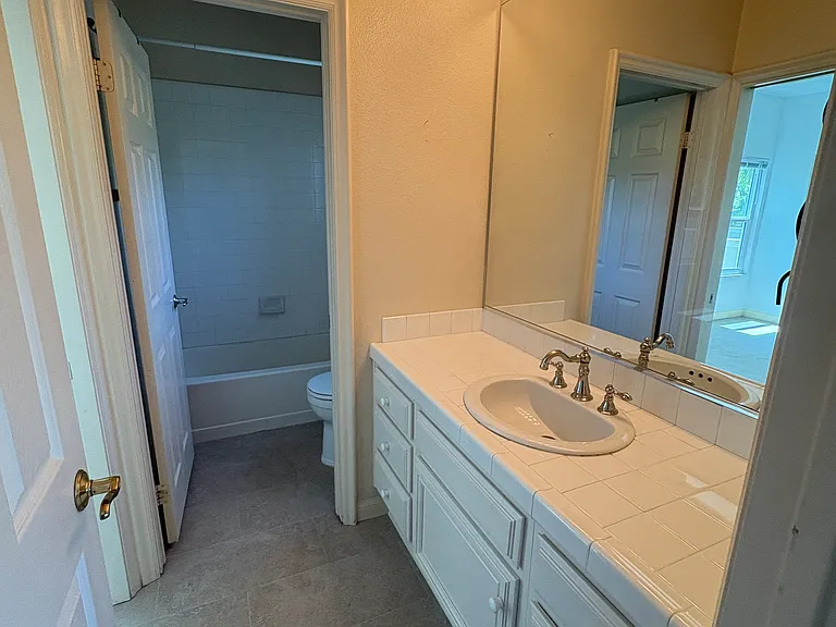 524 Golden West Dr — Photo 39