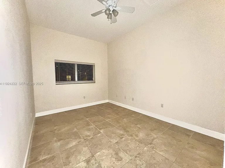 1253 SW 2nd St #209 — Photo 4