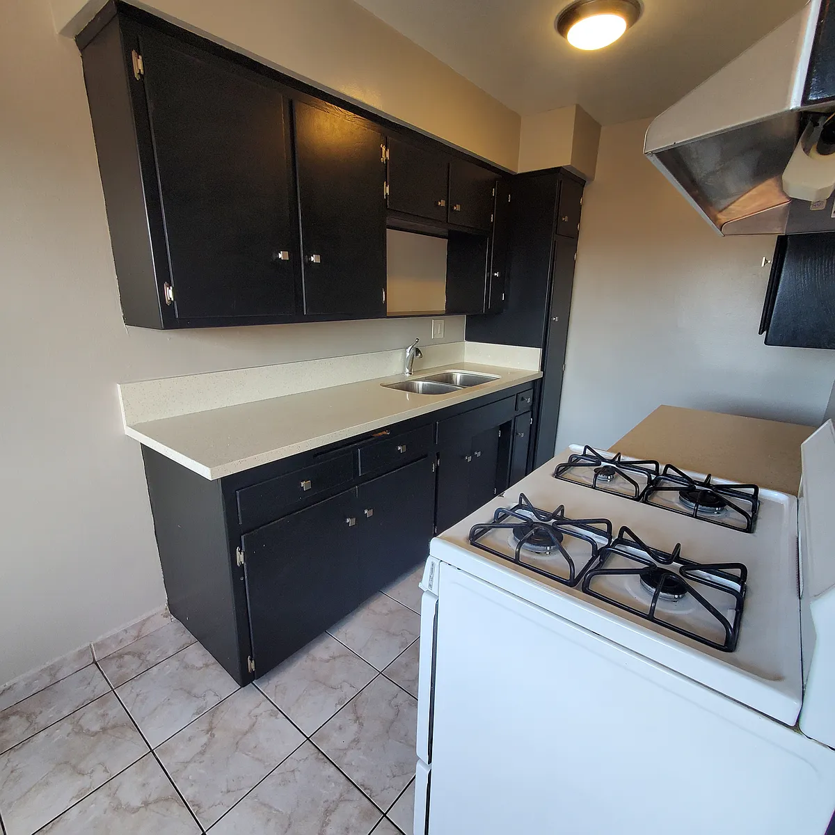 Building Photo - 9328 Elizabeth Ave #G
