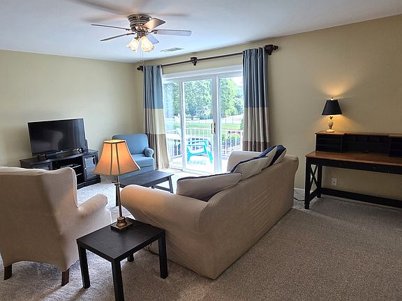 2nd image of 3618 Lakeshore Dr APT I10