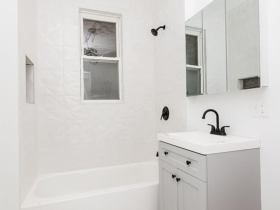 5th image of 2934 N Sawyer Ave #2