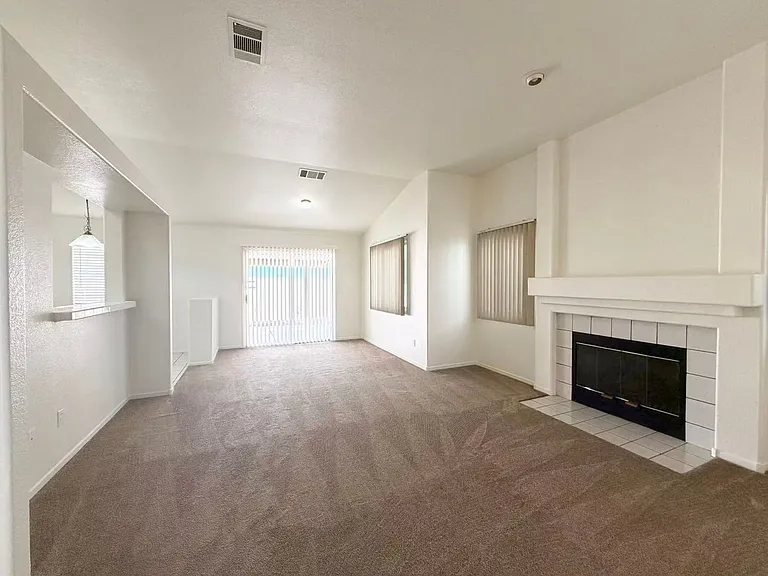 8620 Magnolia Ridge Ave — Photo 2