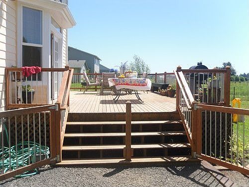 3rd image of 221 Salkum Heights Dr