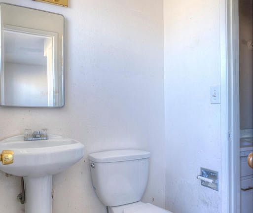 5th image of 2220 W Devonshire Ave APT 11