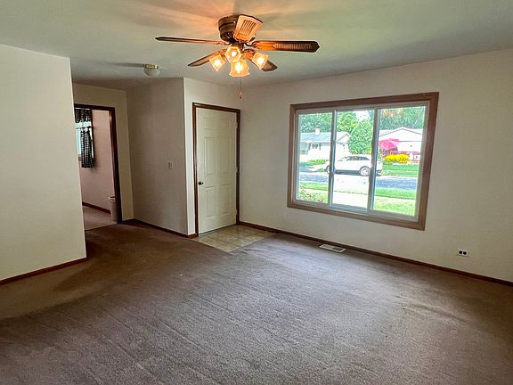 3rd image of 566 W Green Dr
