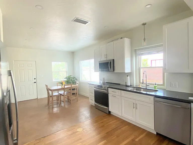 3109 E Fairmount St — Photo 2