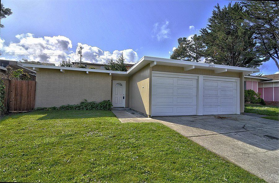 1st image of 2921 Berkshire Dr