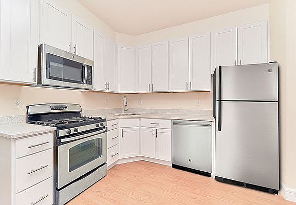 4th image of 31 Ocean Pkwy APT 3K