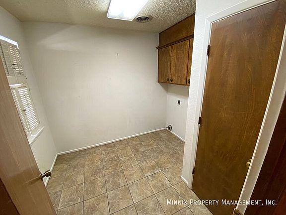 2nd image of 1007 Itasca St