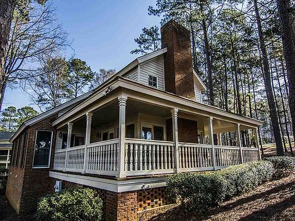 2nd image of 1013 Clubhouse Ln
