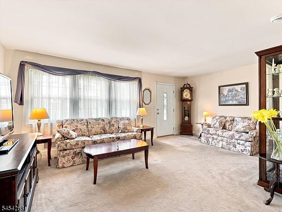 5th image of 28 Tudor Pl