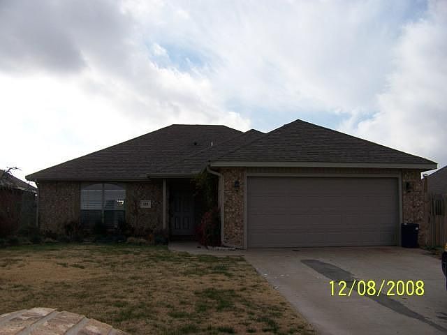 1st image of 520 E Greenwood Ln