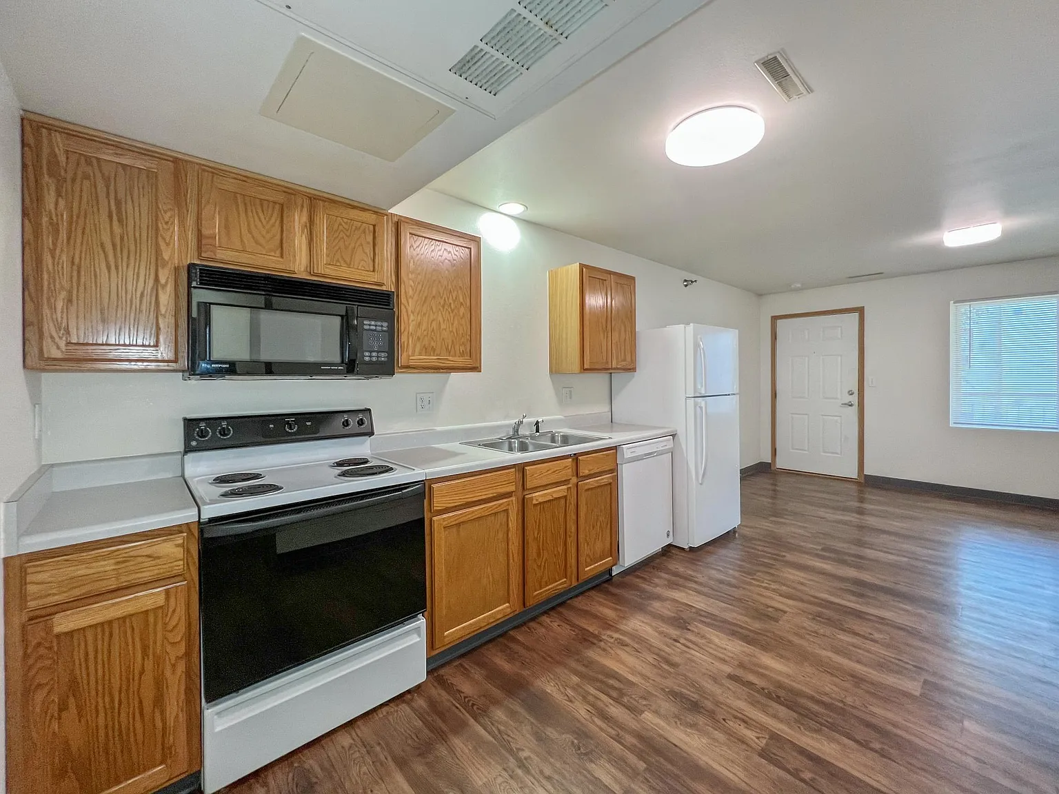1 bed, 500 sqft, $895 — Photo 3