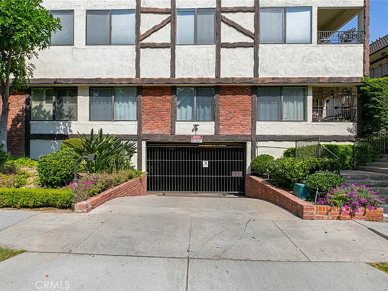 234 N Kenwood St — Photo 18