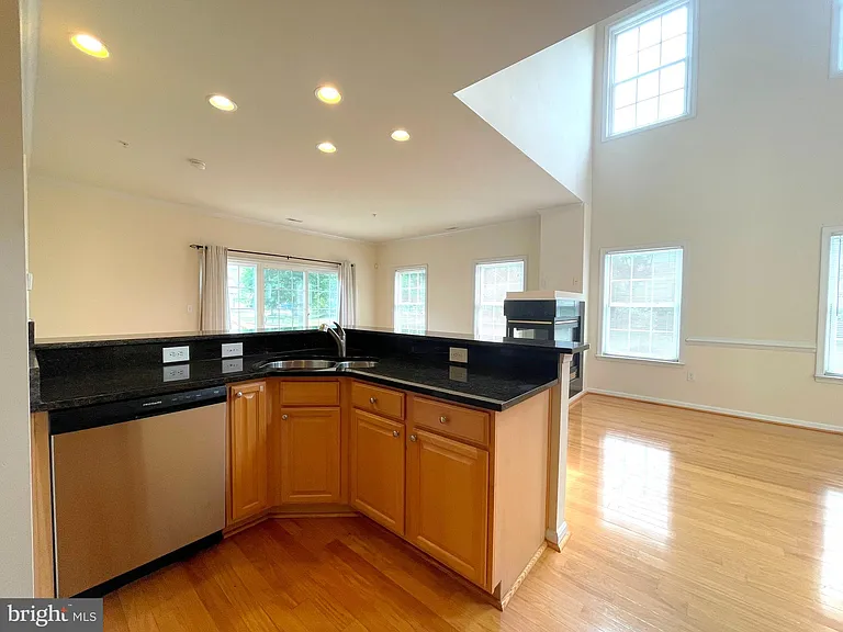 14276 Foxhall Rd — Photo 10