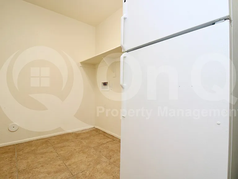 226 E Clairidge Dr — Photo 24