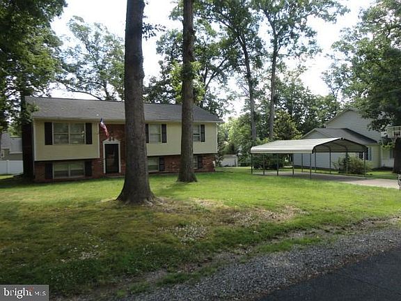 2nd image of 407 Mahogany Ln