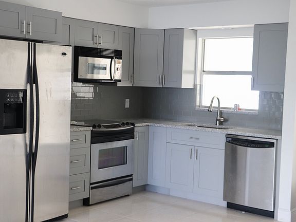 3rd image of 5884 Millay Ct