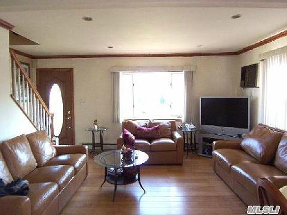 3rd image of 2318 Cedar St